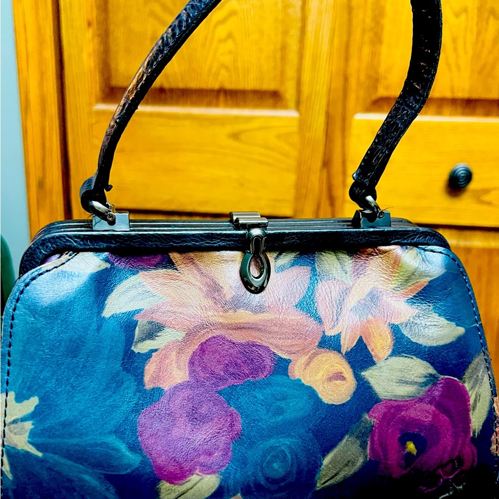 Patricia Nash Satchel- Beautiful floral pattern